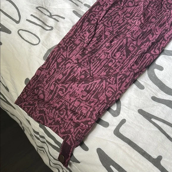 Purple patterned capris - Picture 5 of 7